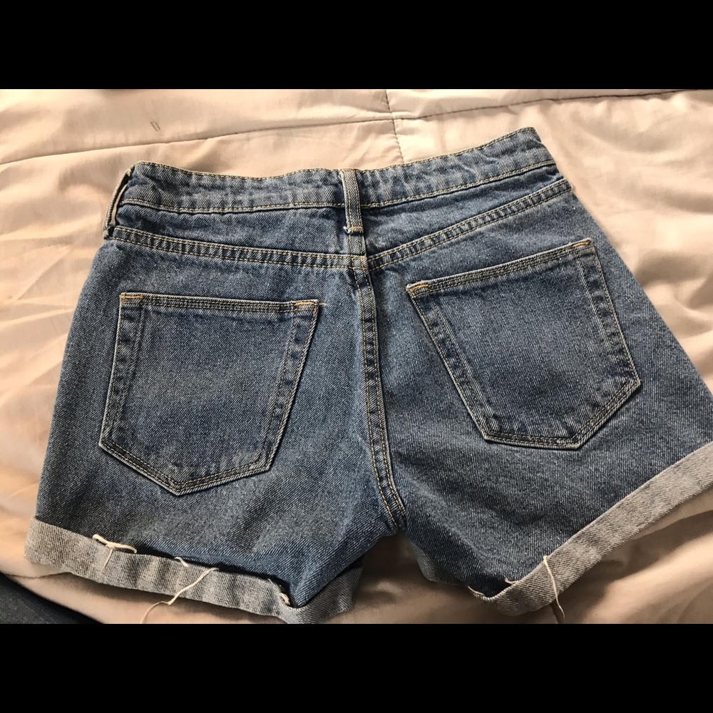 Shorts - Picture 3 of 3